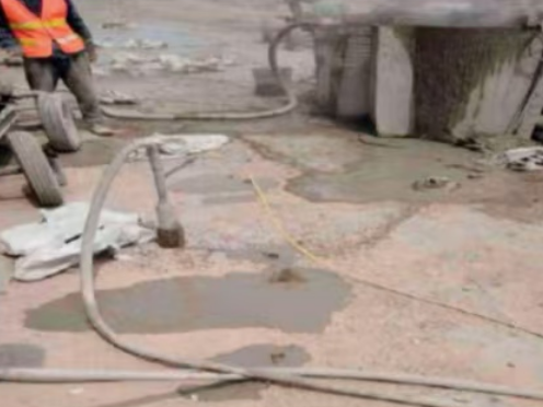 石台水泥混凝土路面板底注浆技术 路面脱空注浆整治方案